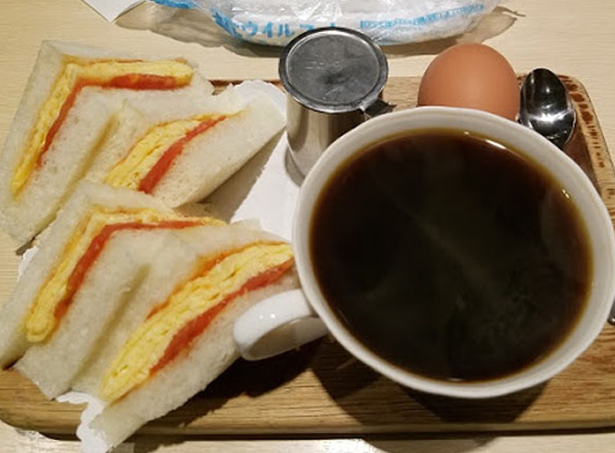 喫茶店 八根有羅（やねうら）